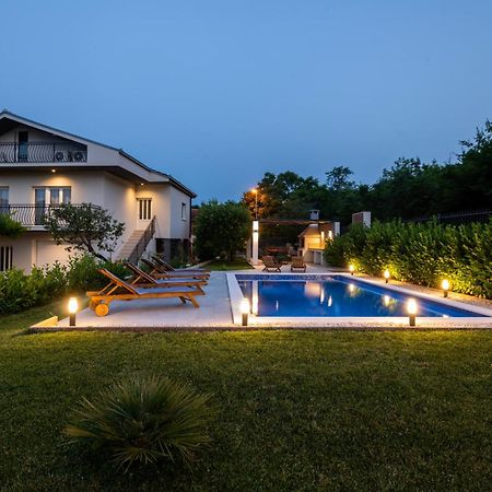 Villa Latica Dicmo Exteriér fotografie