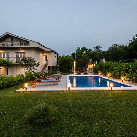Villa Latica Dicmo Exteriér fotografie