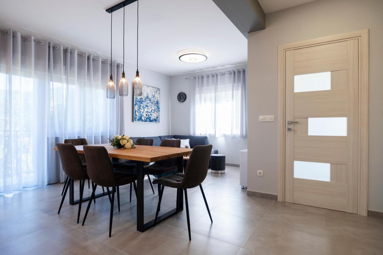 Villa Latica Dicmo Exteriér fotografie