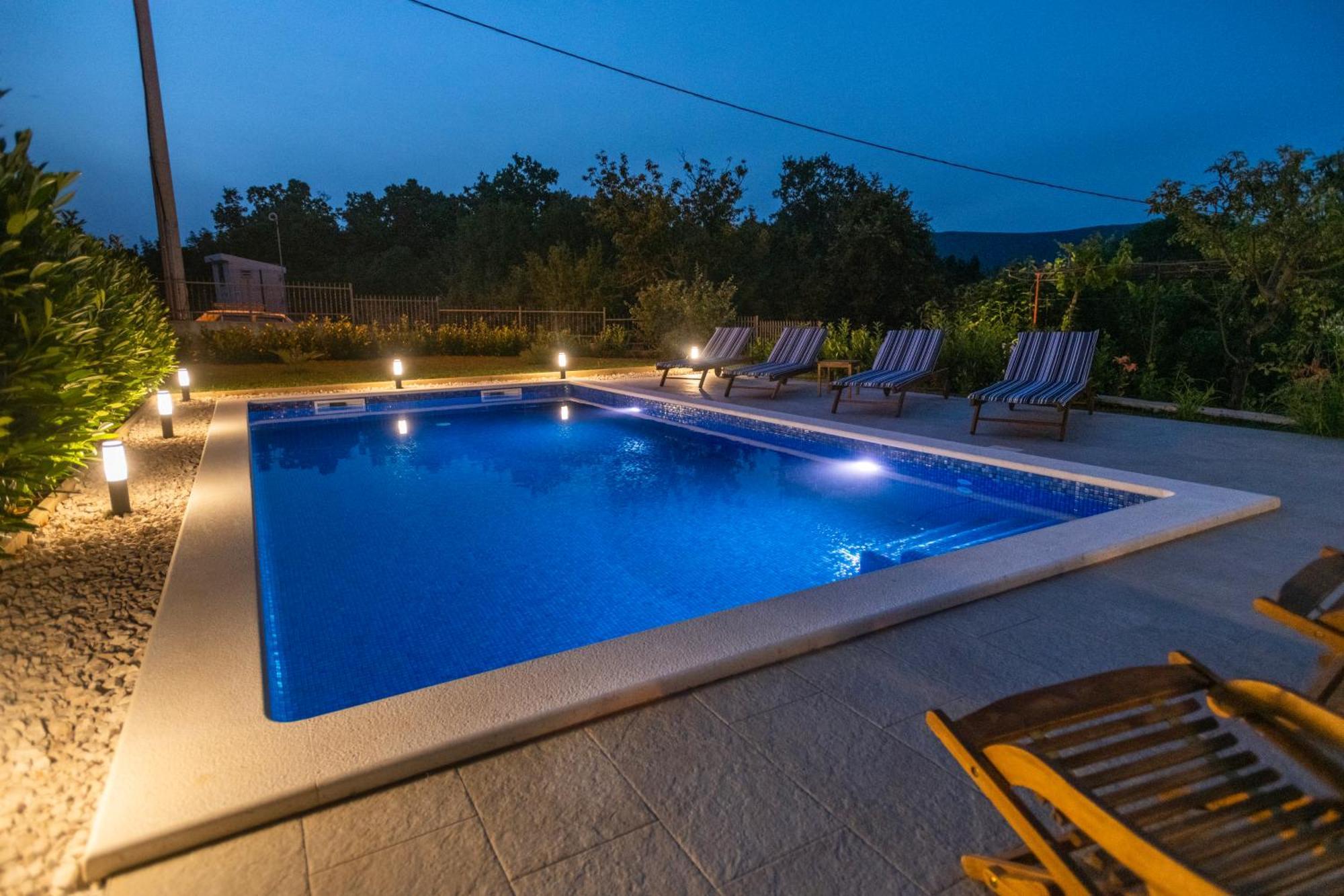 Villa Latica Dicmo Exteriér fotografie