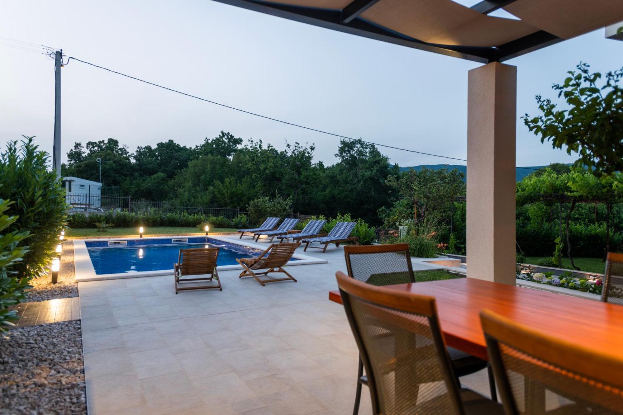 Villa Latica Dicmo Exteriér fotografie
