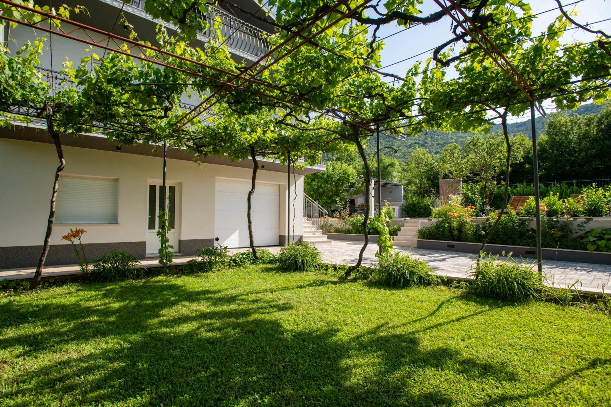 Villa Latica Dicmo Exteriér fotografie