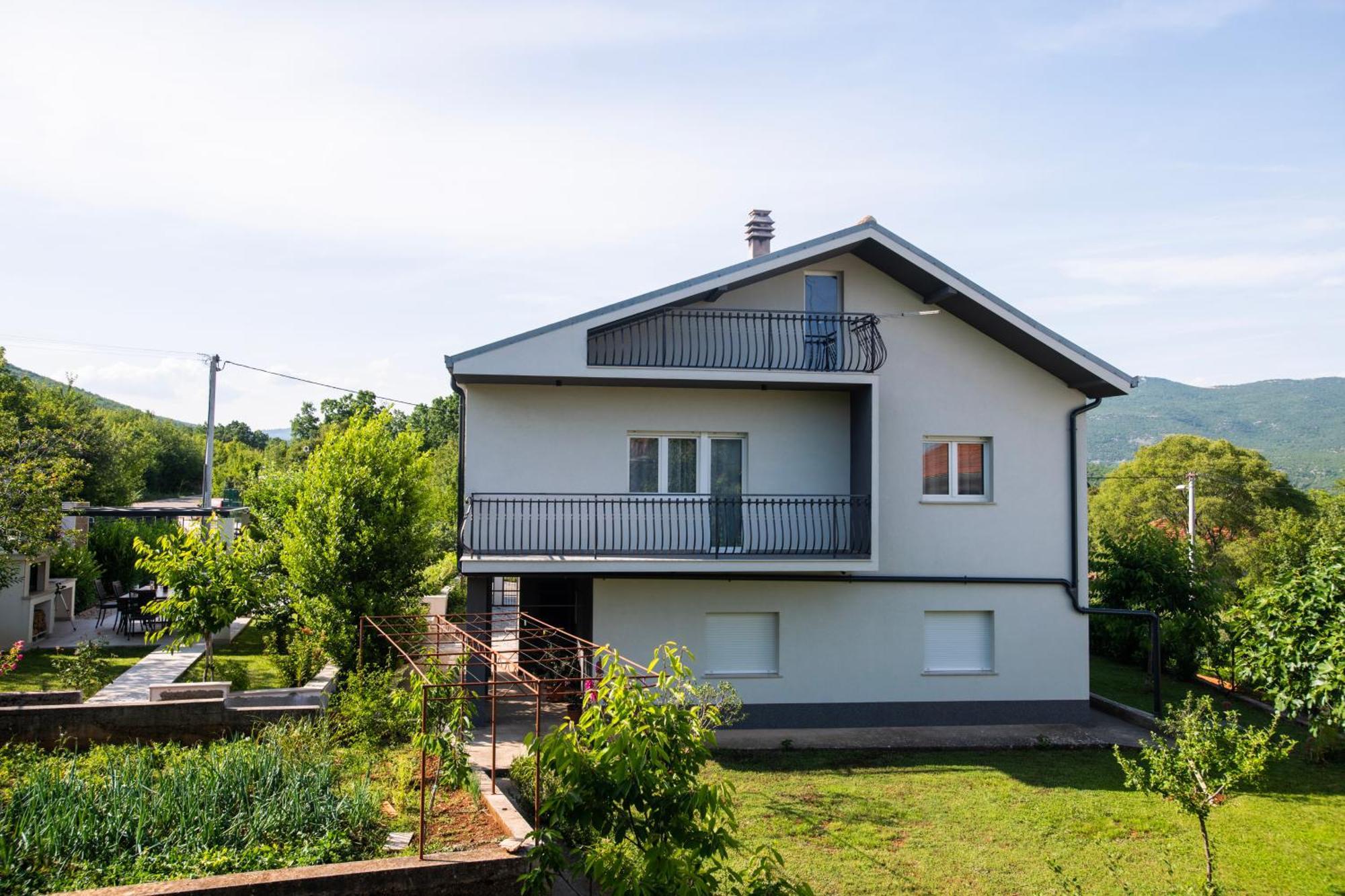 Villa Latica Dicmo Exteriér fotografie