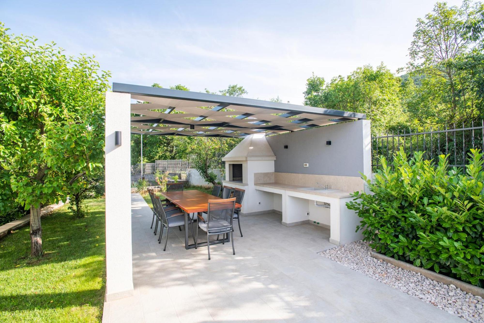 Villa Latica Dicmo Exteriér fotografie