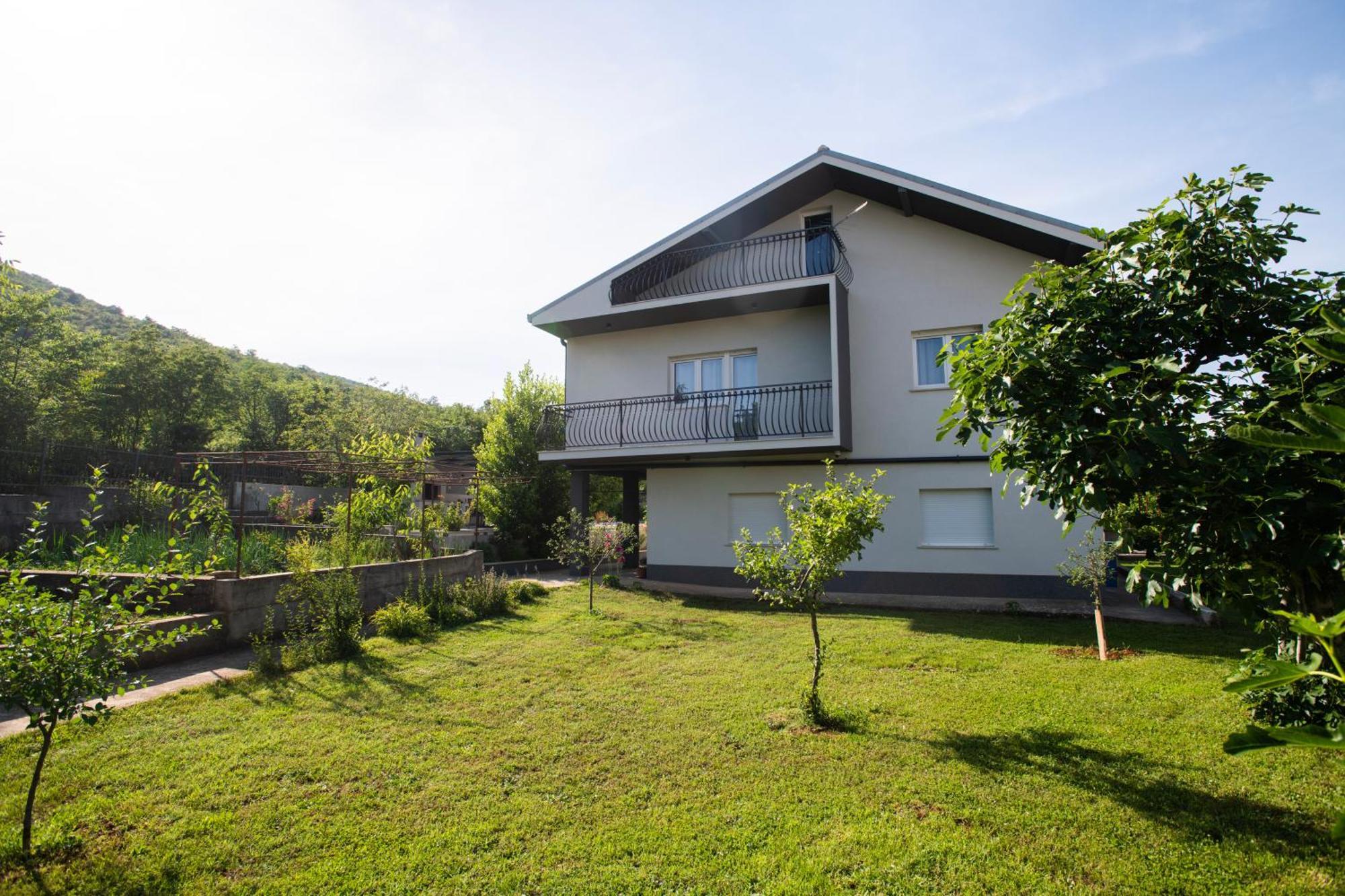 Villa Latica Dicmo Exteriér fotografie