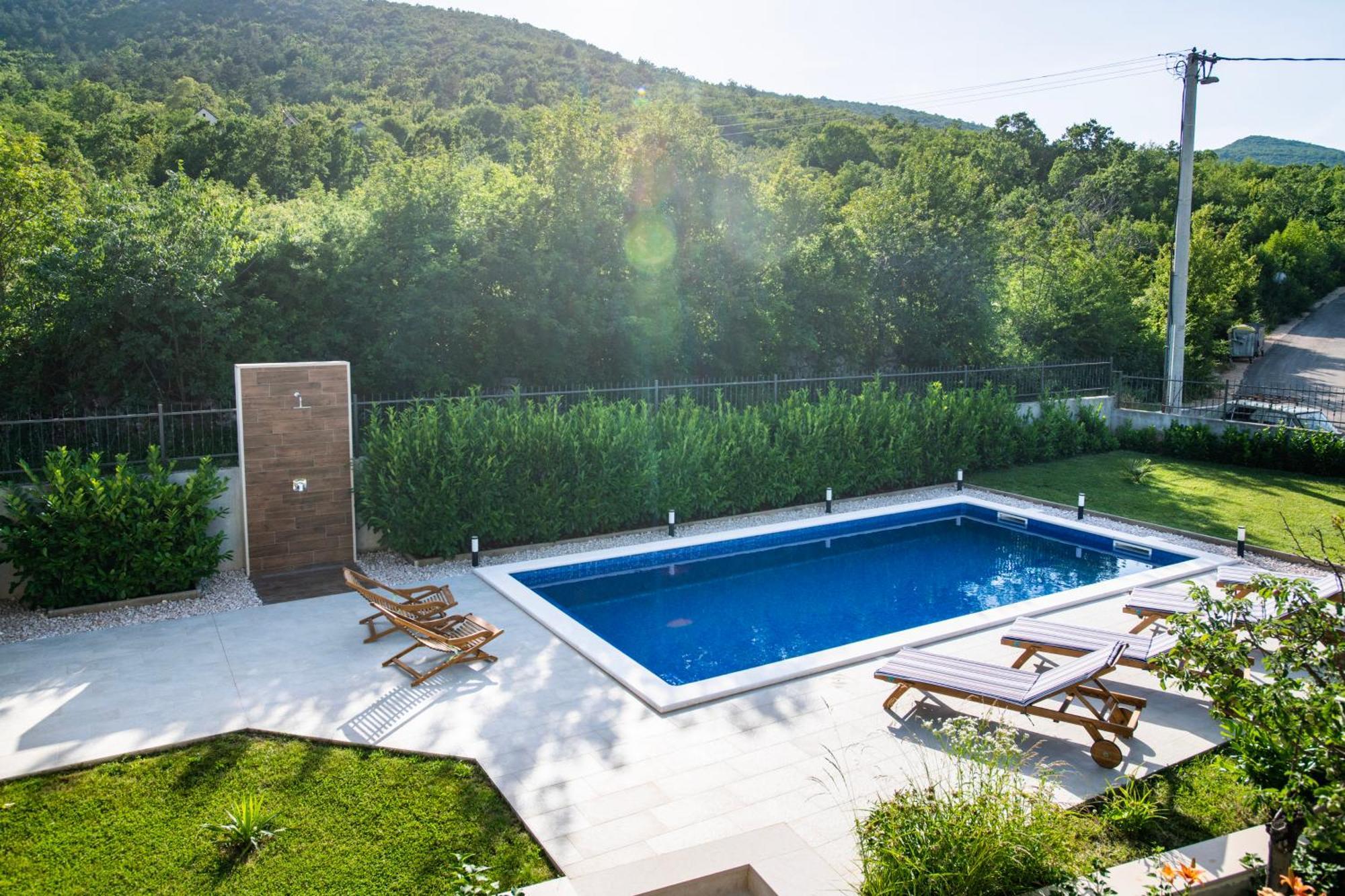 Villa Latica Dicmo Exteriér fotografie